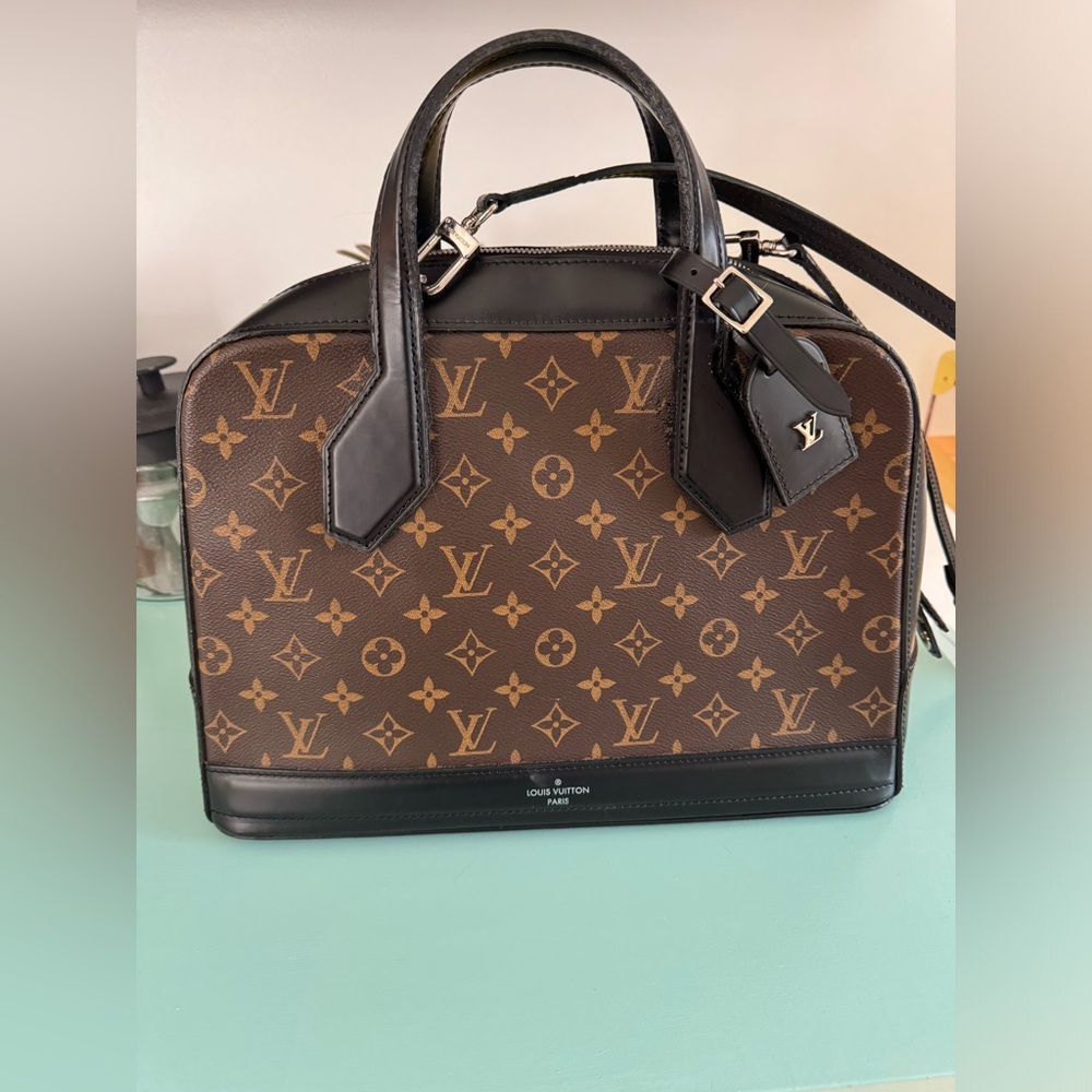 Louis Vuitton Dora MM